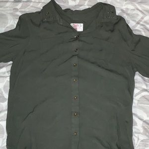 Green Woman’s Button-Up